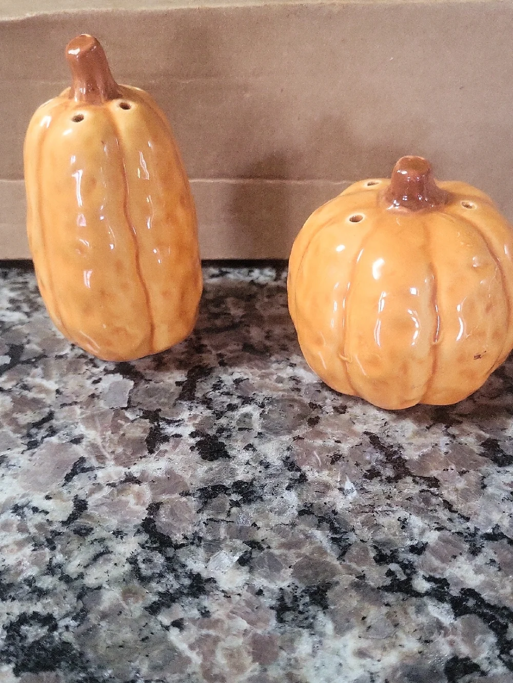 Ceramic Jack-o'-Lantern Salt & Pepper Shakers - Orangeby Enesco NWt